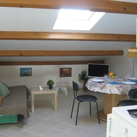 T 2 Avec Velux Sous Les Combes De 34 M2 Apartment Ла Лонд-ле-Мор Екстериор снимка