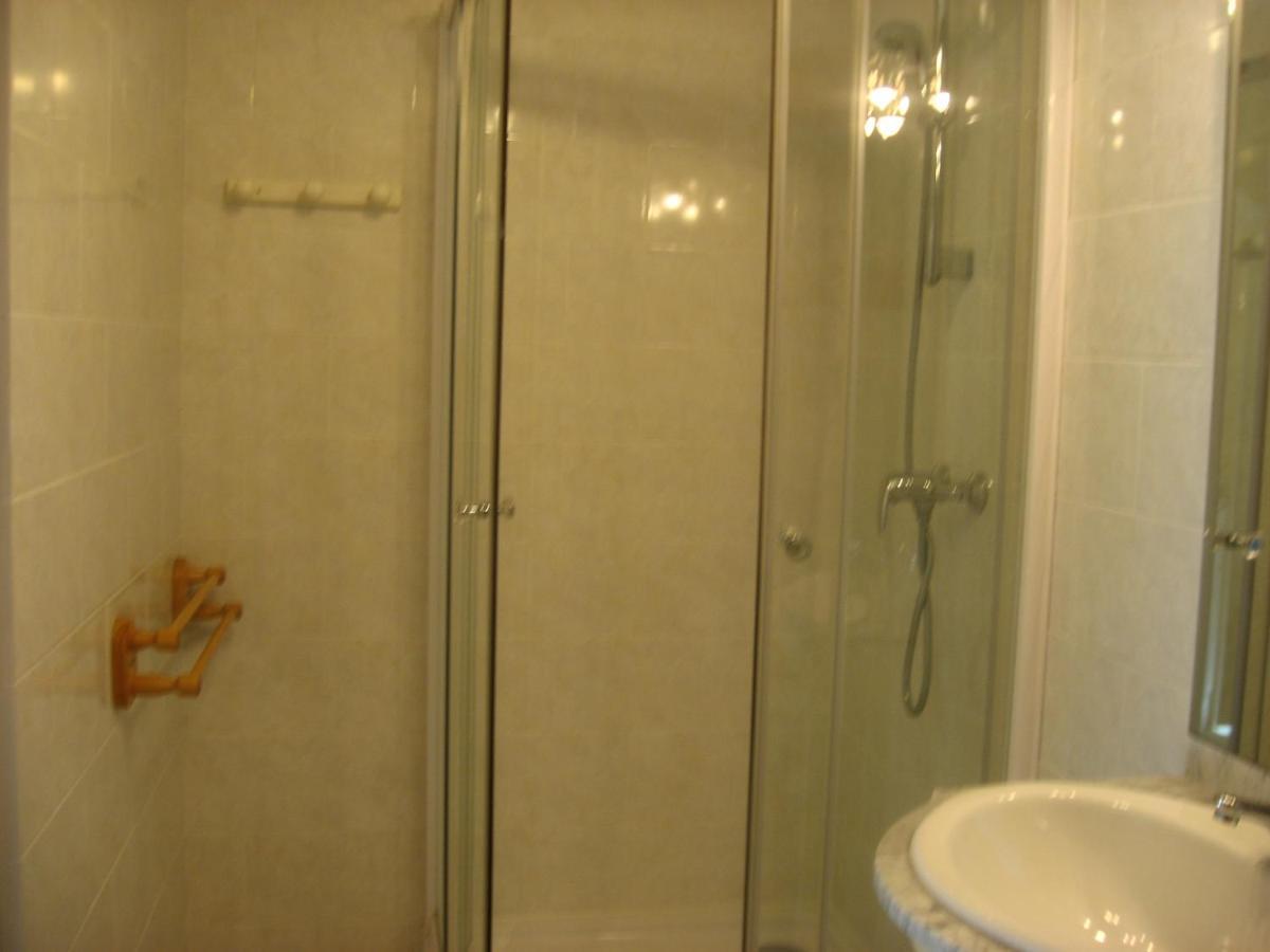 T 2 Avec Velux Sous Les Combes De 34 M2 Apartment Ла Лонд-ле-Мор Екстериор снимка