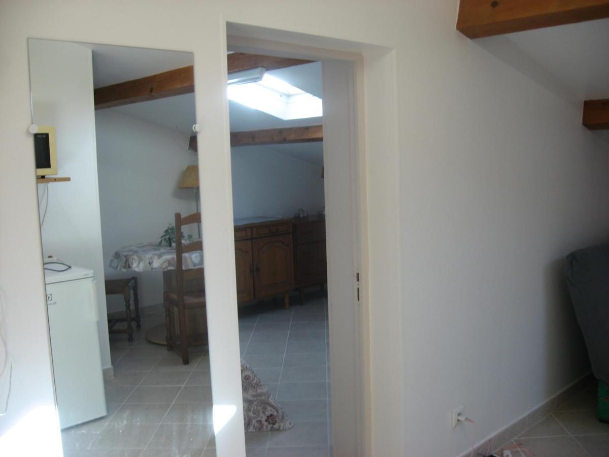 T 2 Avec Velux Sous Les Combes De 34 M2 Apartment Ла Лонд-ле-Мор Екстериор снимка